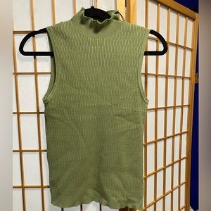 T-TAHARI CABLE KNIT SLEEVELESS
SWEATER